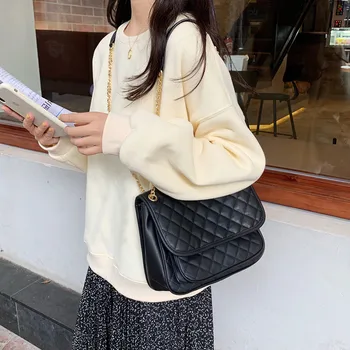 Fashion Chain women Shoulder Bag Diamond pattern Female Messenger bag brand design black Sling bag for Ladies handbag bolsa 
Fashion Chain women Shoulder Bag Diamond pattern Female Messenger bag brand design black Sling bag for Ladies handbag bolsa