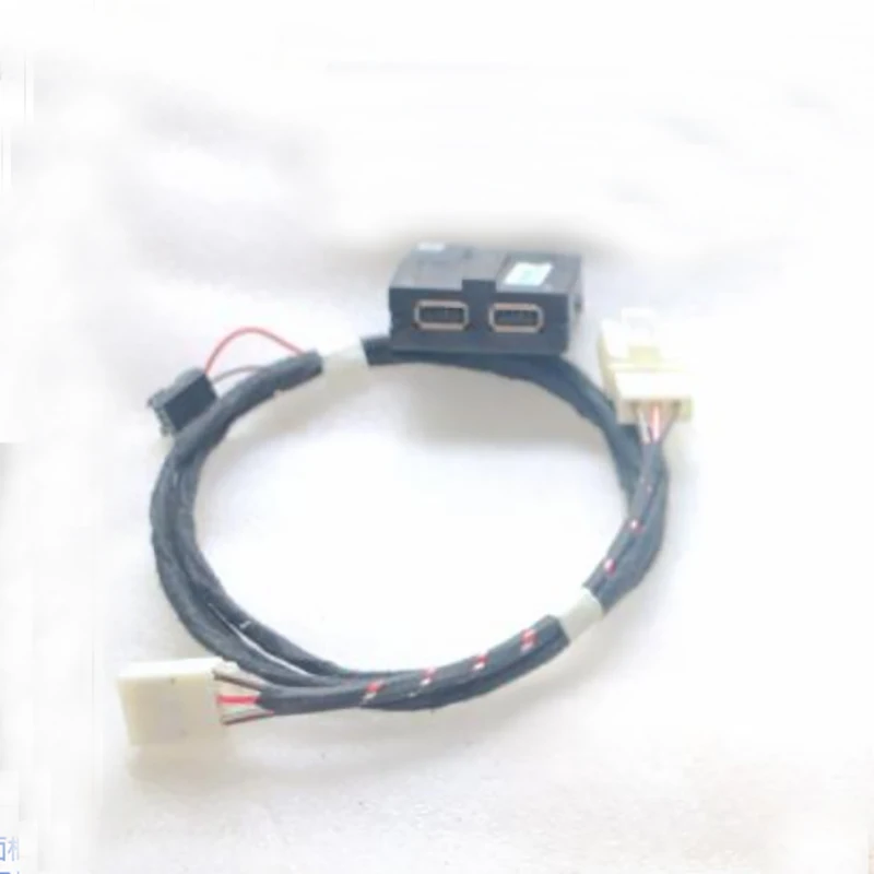 Разъем USB Armerst для заднего сиденья с проводкой подходит Tiguan MK2 Octavia Superb 5QD 035 726