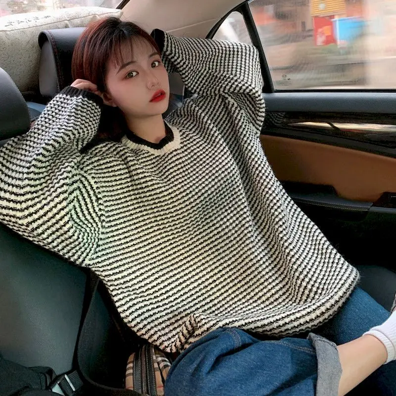 Sweater female black and white striped students loose and lazy outer wear knit sweater ins top women clothes 2020 korean fashion 
Sweater female black and white striped students loose and lazy outer wear knit sweater ins top women clothes 2020 korean fashion