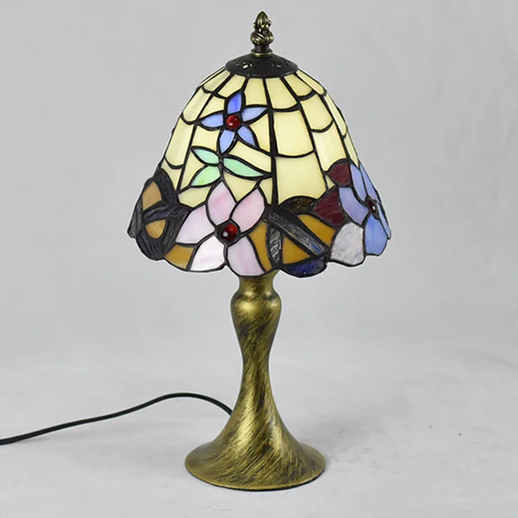 European Style Lamp Bedroom Library Simple Exquisite Lighting Warm Light Bedroom Bedside Retro Artistic Glass Lamp
European Style Lamp Bedroom Library Simple Exquisite Lighting Warm Light Bedroom Bedside Retro Artistic Glass Lamp