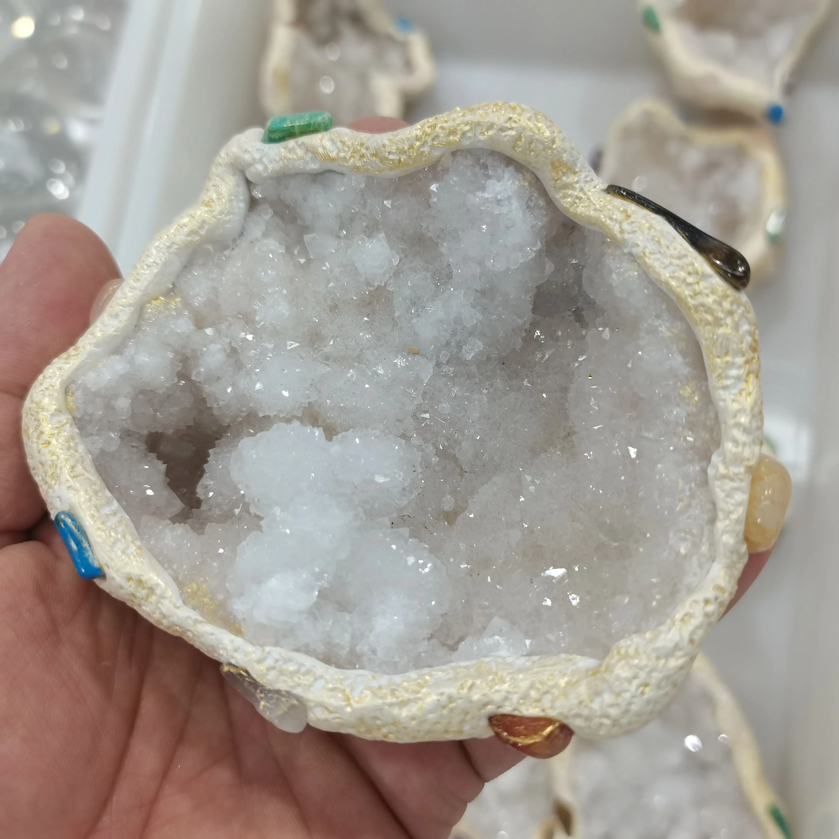 1Pc Natural Agate Crystal Cave Process Mineral Healing Agate Crystal Cluster Cut Quartz Reiki Home Crystal Decoration Collection
1Pc Natural Agate Crystal Cave Process Mineral Healing Agate Crystal Cluster Cut Quartz Reiki Home Crystal Decoration Collection