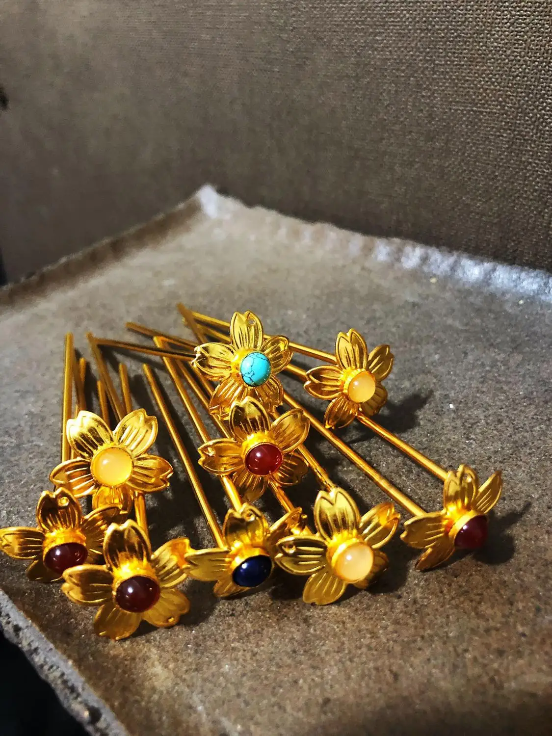 4 вида цветов LYZ уникальные традиционные ручной резной Hanfu украшения для волос маленький цветок палочки для волос красный белый агат синий Lapis бирюзовый
4 вида цветов LYZ уникальные традиционные ручной резной Hanfu украшения для волос маленький цветок палочки для волос красный белый агат синий Lapis бирюзовый