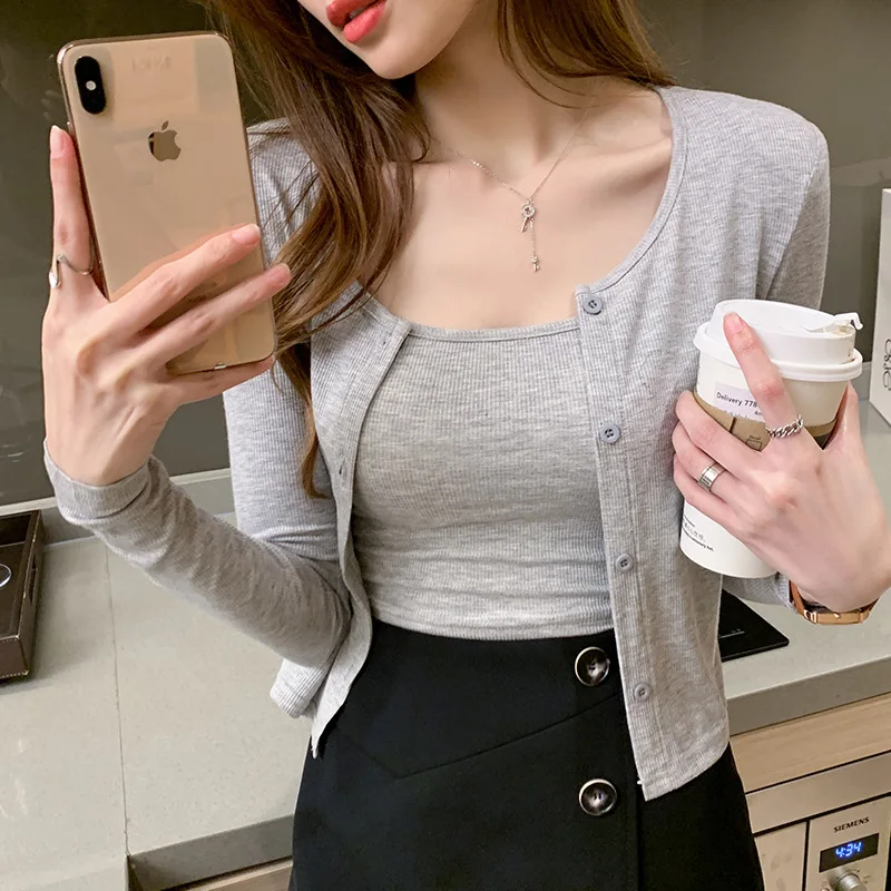 2020 autumn new slim and versatile thin camisole knitted long-sleeved cardigan jacket two-piece female suit fashion
2020 autumn new slim and versatile thin camisole knitted long-sleeved cardigan jacket two-piece female suit fashion