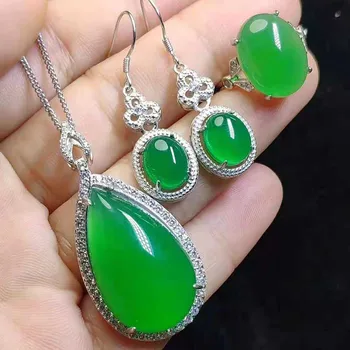 S925 silver inlaid with high quality grandma jade pendant earrings, water moistening and ice penetrating suit
S925 silver inlaid with high quality grandma jade pendant earrings, water moistening and ice penetrating suit