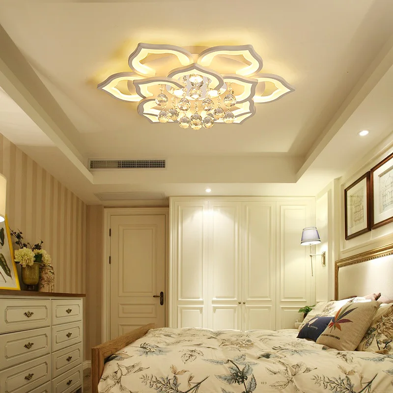 

Современный минималистичный потолочный светильник в форме цветка с дистанционным управлением, Креативный светодиодный светильник для ресторана, спальни, дома, с регулируемой яркостью