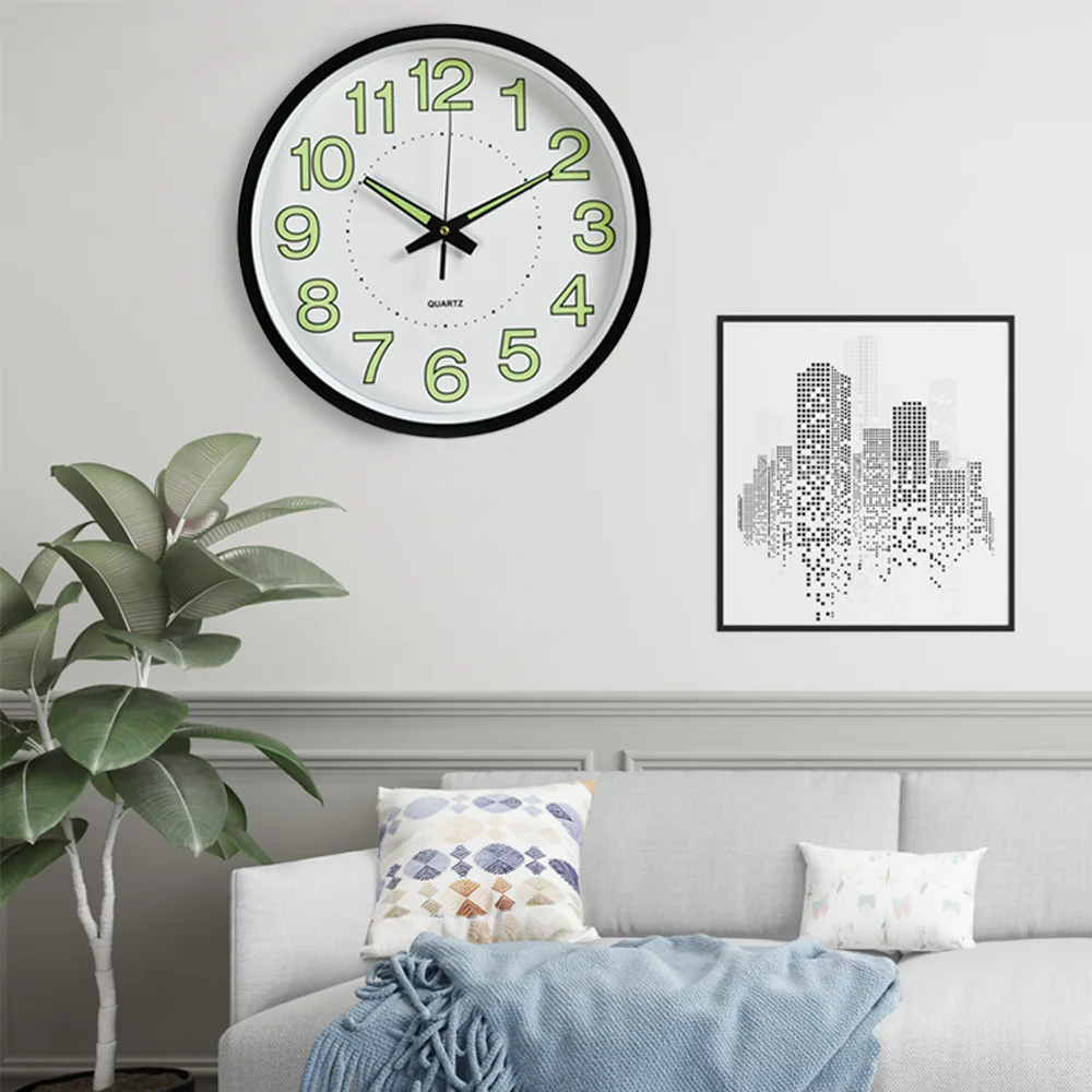 Светящиеся круглые Настенные часы, цифровые бесшумные кварцевые украшения для дома, гостиной, спальни, 30 см 
Светящиеся круглые Настенные часы, цифровые бесшумные кварцевые украшения для дома, гостиной, спальни, 30 см