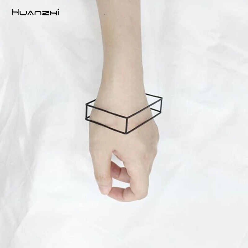HUANZHI 2019 New Solid Geometry Hollow Round Square Triangle Simple Irregular Metal Bracelet Bangle for Women Men Party Couple
HUANZHI 2019 New Solid Geometry Hollow Round Square Triangle Simple Irregular Metal Bracelet Bangle for Women Men Party Couple