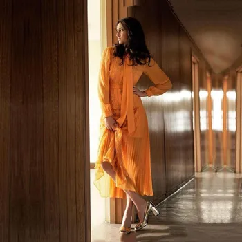 High quality Fashion Designer Runway dress Spring Summer Female turmeric colour lantern Sleeve bow collar Elegant Chiffon dress
High quality Fashion Designer Runway dress Spring Summer Female turmeric colour lantern Sleeve bow collar Elegant Chiffon dress