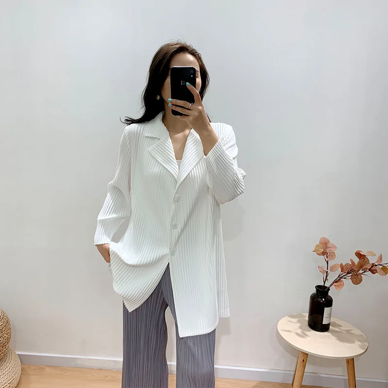 Плиссированное белое длинное пальто, Новинка лета 2021, свободный большой кардиган, облегающий костюм, ветровка
Плиссированное белое длинное пальто, Новинка лета 2021, свободный большой кардиган, облегающий костюм, ветровка