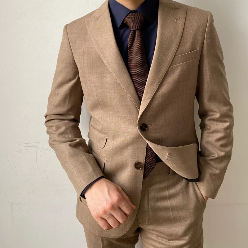 KIESSU men's slim fit business fashion coffe brown suit set two pieces peak lapel hand made tailored
KIESSU men's slim fit business fashion coffe brown suit set two pieces peak lapel hand made tailored