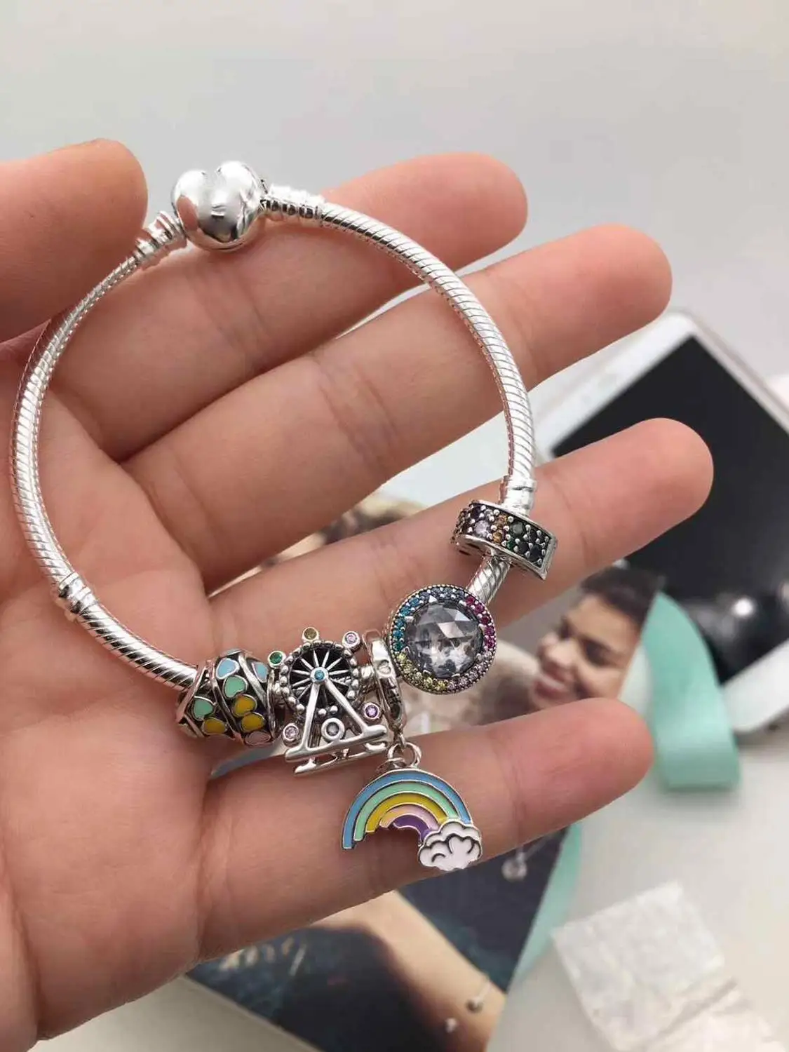 Fanier Shop High Quality 1:1 100% 925 Pure Silver Niche Design Liu Rainbow Design Clasp Bead Bracelet Free Shipping
Fanier Shop High Quality 1:1 100% 925 Pure Silver Niche Design Liu Rainbow Design Clasp Bead Bracelet Free Shipping