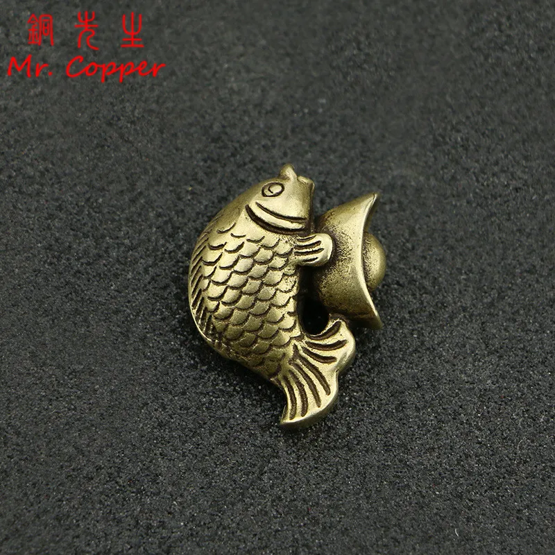 Pure Copper Ancient Chinese Currency Ingots Carp Figurines Car Keychains Pendants Home Decorations Handmade Animal Fish Crafts
Pure Copper Ancient Chinese Currency Ingots Carp Figurines Car Keychains Pendants Home Decorations Handmade Animal Fish Crafts