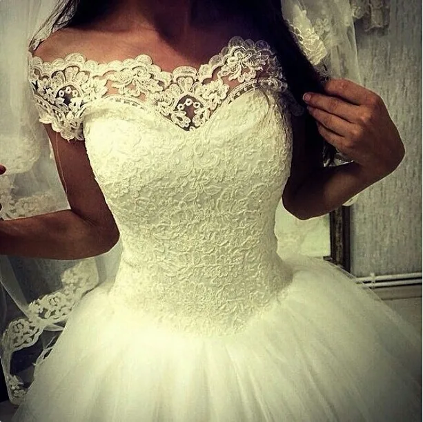 New Tulle Sexy Long Bridal Wedding Dresses Lace Tiered Cut Customized Plus Size Off shoulder Lace Ball Gown Wedding Dress 2016
New Tulle Sexy Long Bridal Wedding Dresses Lace Tiered Cut Customized Plus Size Off shoulder Lace Ball Gown Wedding Dress 2016