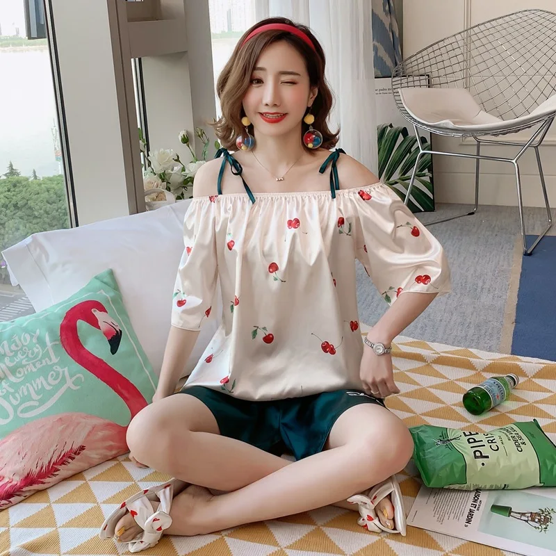 Summer Imitated Silk Fabric Sexy Camisole Set Pajamas WOMEN'S Shorts Sunken Stripe Vest Silk Home Wear 
Summer Imitated Silk Fabric Sexy Camisole Set Pajamas WOMEN'S Shorts Sunken Stripe Vest Silk Home Wear