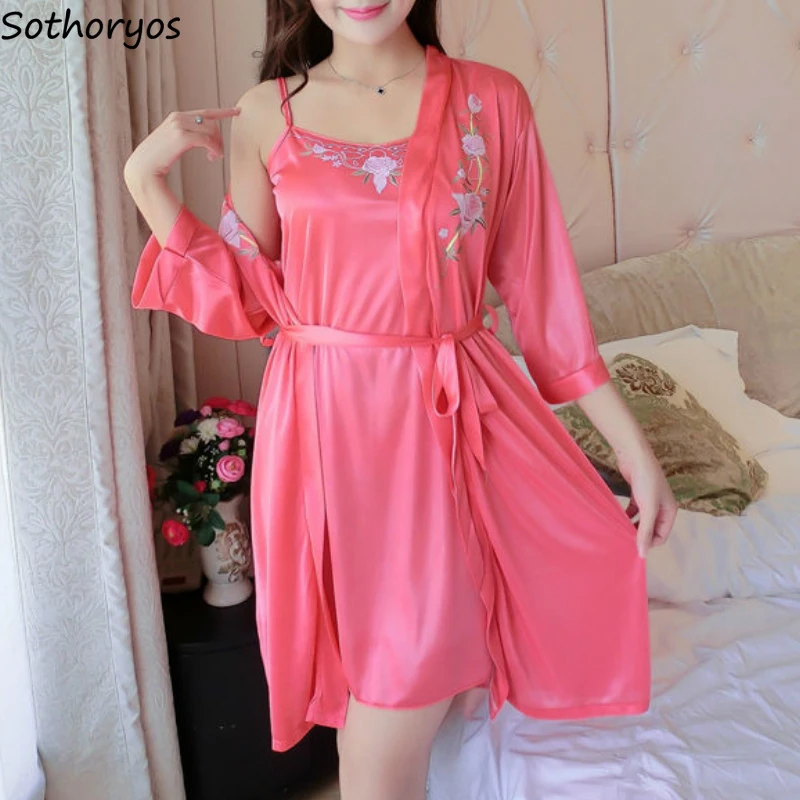 Комплект женского Халата из вискозы модная пикантная ночная рубашка с цветочным