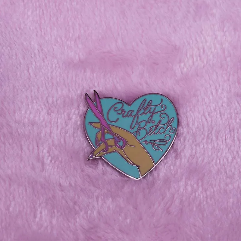 Фото Crafty bitch enamel pin pink scissors brooch heart shape badge | Украшения и аксессуары