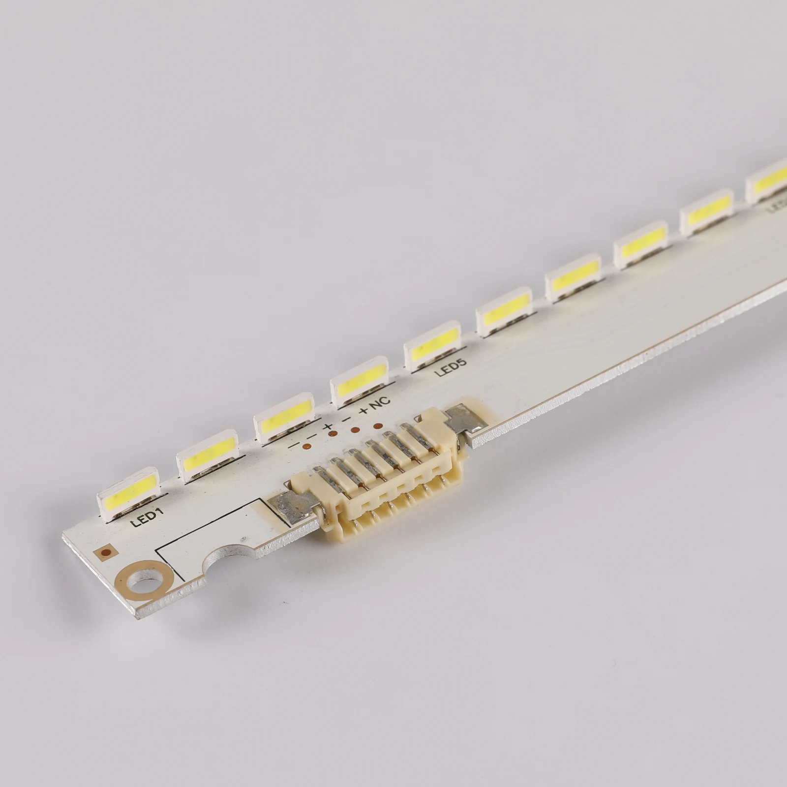 New 44LED 406mm LED strip for samsung UA32ES5500 UE32ES6100 SLED 2012svs32 7032nnb 2D V1GE-320SM0-R1 32NNB-7032LED-MCPCB
New 44LED 406mm LED strip for samsung UA32ES5500 UE32ES6100 SLED 2012svs32 7032nnb 2D V1GE-320SM0-R1 32NNB-7032LED-MCPCB