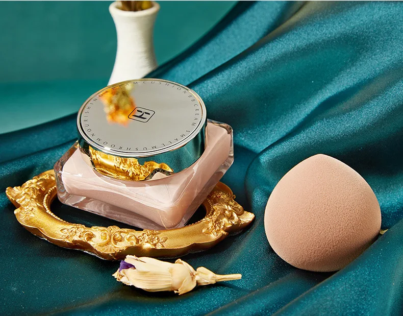 Small mushroom cream air cushion BB Cream Moisturizing Concealer served light breathable foundation liquid
Small mushroom cream air cushion BB Cream Moisturizing Concealer served light breathable foundation liquid