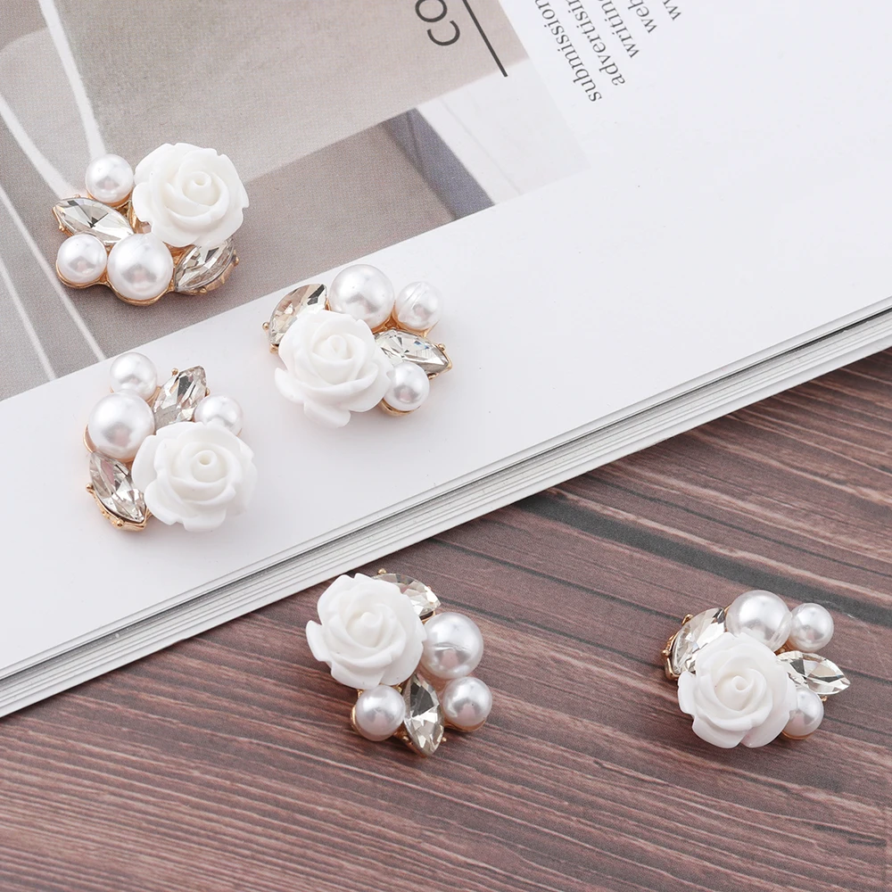 5pcs 20*25mm Oval Pearl Resin Roses Button Silver Metal Wedding Bride Holding Flowers Decorate Hair Accessories Scrapbook Craft
5pcs 20*25mm Oval Pearl Resin Roses Button Silver Metal Wedding Bride Holding Flowers Decorate Hair Accessories Scrapbook Craft