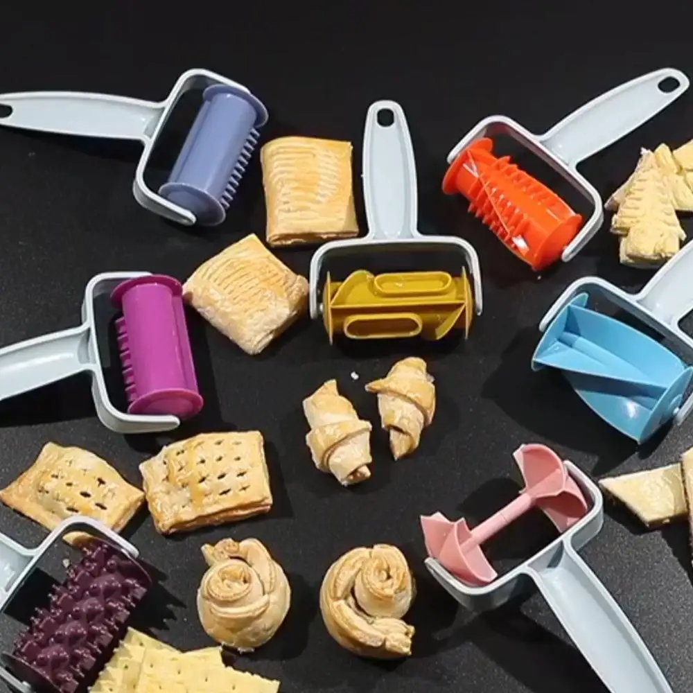 Croissants Rolling Cutter Pastry Bread Roller Fondant Croissant tools ABS Pastry Cutter Spatulas Mold Baking Pastry Cutters
Croissants Rolling Cutter Pastry Bread Roller Fondant Croissant tools ABS Pastry Cutter Spatulas Mold Baking Pastry Cutters
