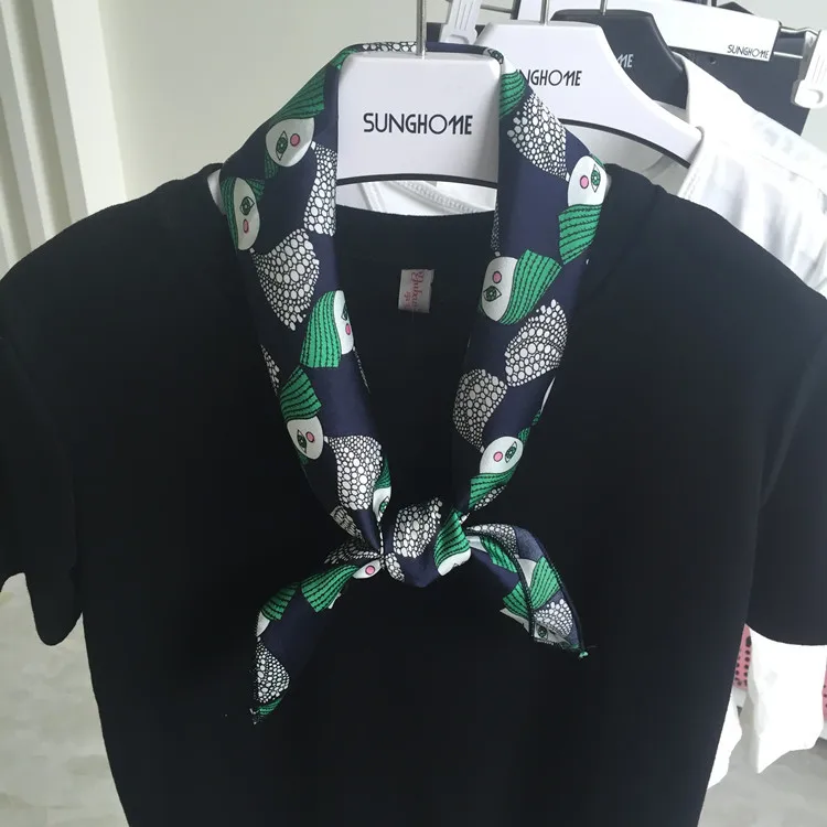 Geometric Print Version of Satin Silk Scarf Small Square Women's Spring And Summer New Scarf Korean 2020
Geometric Print Version of Satin Silk Scarf Small Square Women's Spring And Summer New Scarf Korean 2020