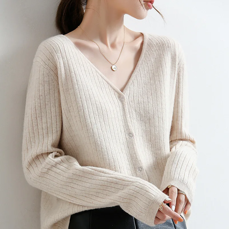 new style v-neck wool cardigan women's non-cashmere sweater knitted jacket short spring and autumn cashmere sweater thin section
new style v-neck wool cardigan women's non-cashmere sweater knitted jacket short spring and autumn cashmere sweater thin section