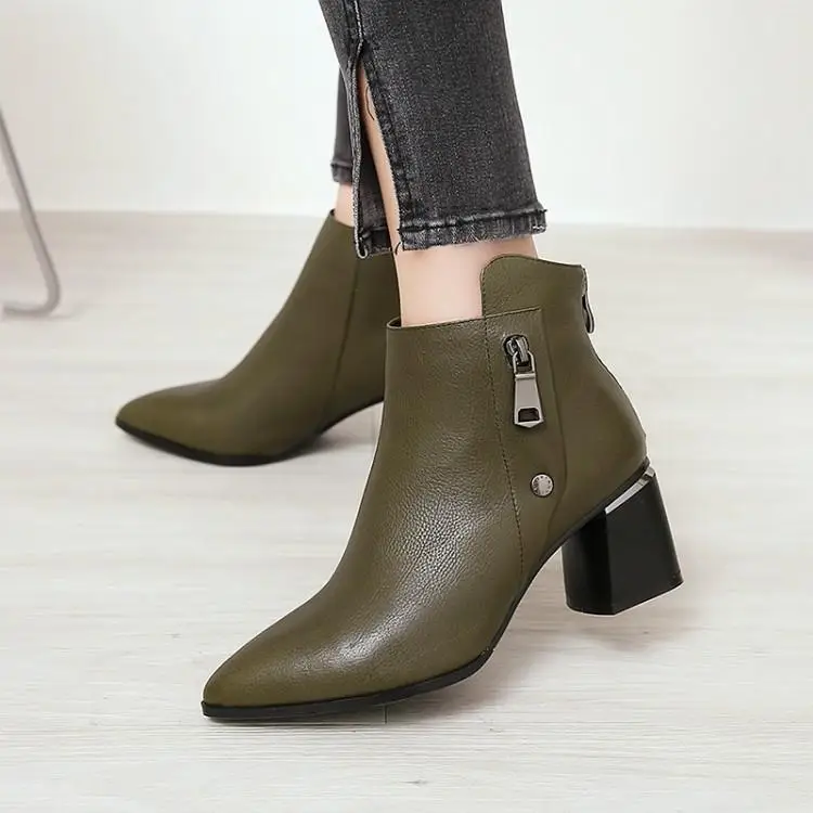 Qiu dong female boots point short boots documentary boots high thick with Martin boots and bare head layer cowhide boots
Qiu dong female boots point short boots documentary boots high thick with Martin boots and bare head layer cowhide boots