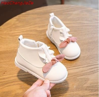 Girls boots autumn winter fashion wild princess shoes students leather waterproof Martin boot non-slip soft bottom kids shoes 
Girls boots autumn winter fashion wild princess shoes students leather waterproof Martin boot non-slip soft bottom kids shoes