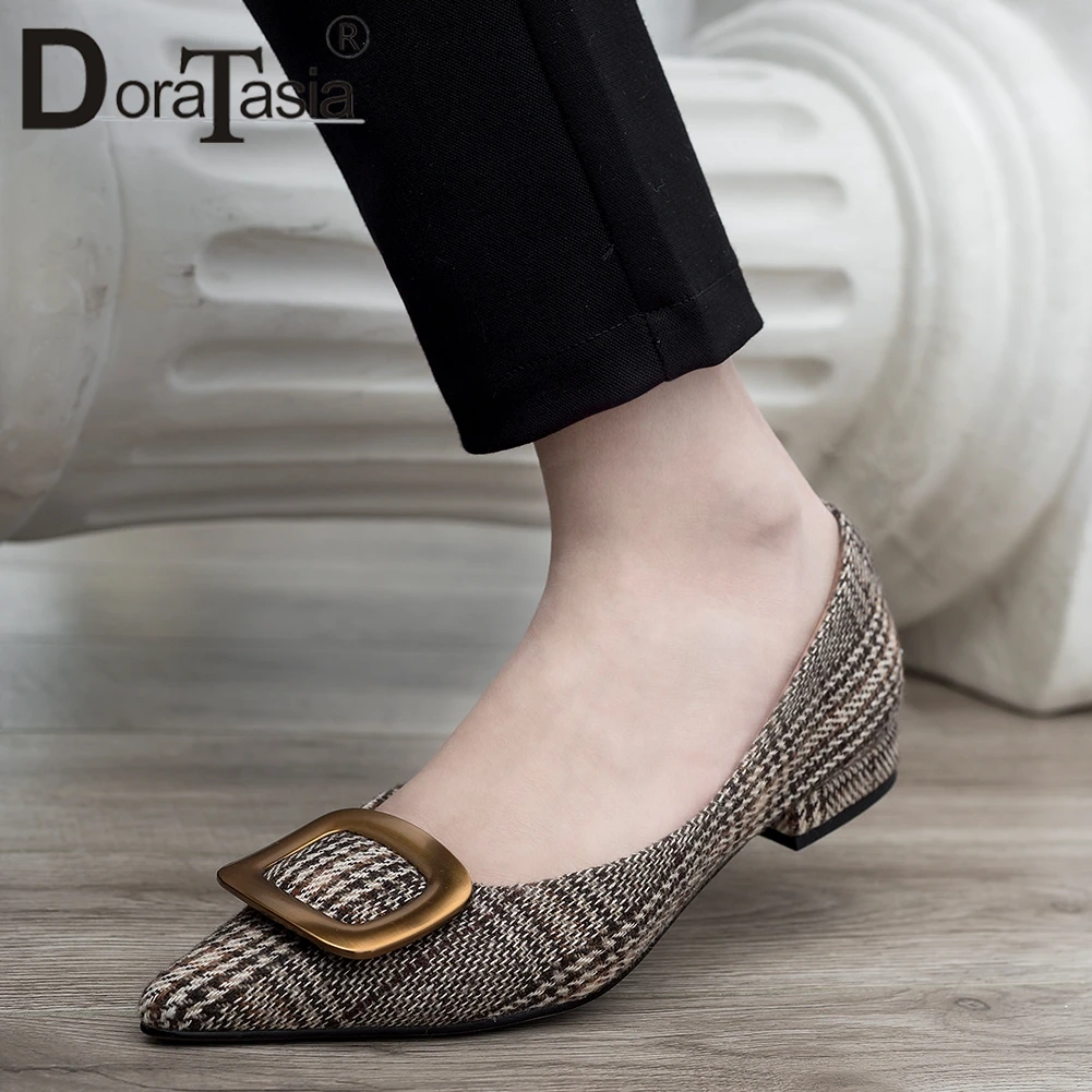 DORATASIA New Fashion Genuine Leather Flats Casual Flats Women Pointd Toe Metal Buckle Shallow Gingham Shallow Shoes Woman
DORATASIA New Fashion Genuine Leather Flats Casual Flats Women Pointd Toe Metal Buckle Shallow Gingham Shallow Shoes Woman