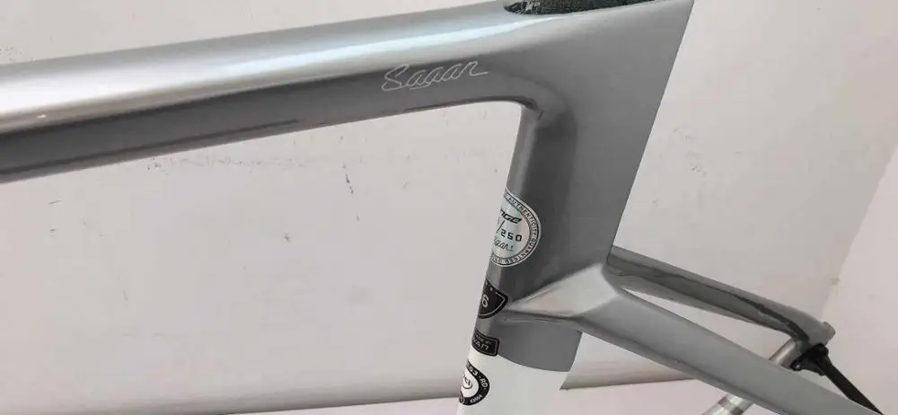 2020 Full carbon Fiber Disc brake frame+ seatpost+ fork+headset+clamp and customize Symphony VEN GE LOGO Disc brake road frame
2020 Full carbon Fiber Disc brake frame+ seatpost+ fork+headset+clamp and customize Symphony VEN GE LOGO Disc brake road frame