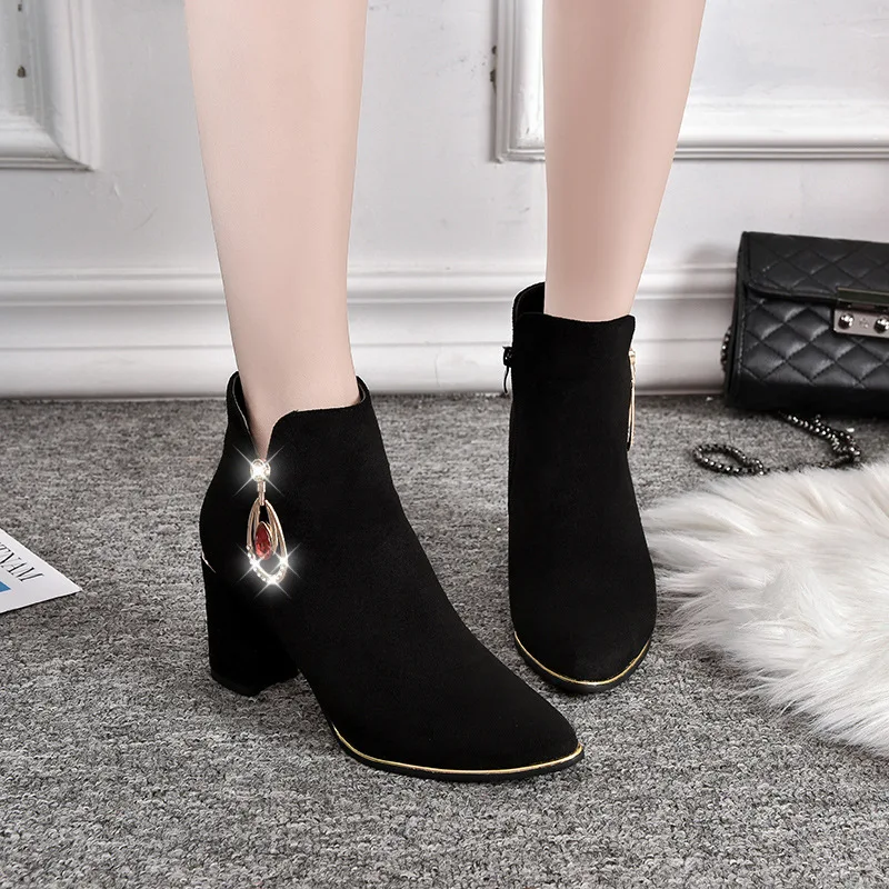 Pointed Toe Fashion Flock Ankle Boots Women High Sewing Crystal Solid Chelsea Boots Square Heel Casual Winter Shoes Plus Size
Pointed Toe Fashion Flock Ankle Boots Women High Sewing Crystal Solid Chelsea Boots Square Heel Casual Winter Shoes Plus Size