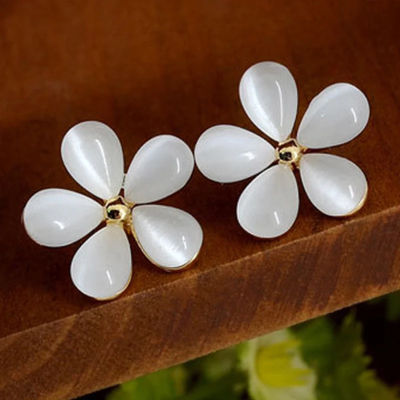 2019 Fashion Women Earrings Cute White Opal Flower Stud Earrings For Women Accessories Jewelry boucle d'oreille Girl Gift
2019 Fashion Women Earrings Cute White Opal Flower Stud Earrings For Women Accessories Jewelry boucle d'oreille Girl Gift
