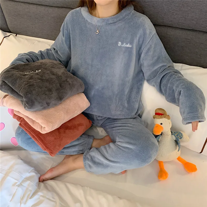 Coral Velvet Pajamas Winter Plus Thickened Outer Home Service Two-Piece Warm Pants
Coral Velvet Pajamas Winter Plus Thickened Outer Home Service Two-Piece Warm Pants
