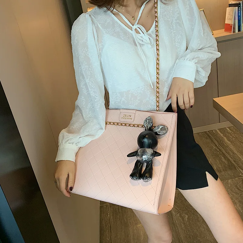 JIULIN Summer new hand-held rabbit pendant woman 2019 new fashion style large capacity single shoulder tot bag
JIULIN Summer new hand-held rabbit pendant woman 2019 new fashion style large capacity single shoulder tot bag