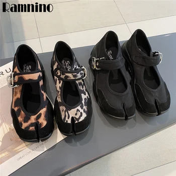 Tabi Style Leopard Split toe Shoes Ladies Shoes Lightweight Platform Casual Shoes Brand Design Women low-top Chunky Sneakers
Tabi Style Leopard Split toe Shoes Ladies Shoes Lightweight Platform Casual Shoes Brand Design Women low-top Chunky Sneakers