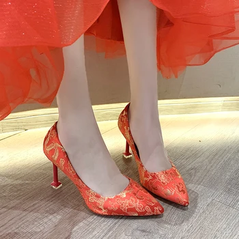 2020 Spring New Women Fashion Dress Red Wedding Shoes Pointed Rhinestone Stiletto Sexy Women Shoes High Heels 
2020 Spring New Women Fashion Dress Red Wedding Shoes Pointed Rhinestone Stiletto Sexy Women Shoes High Heels