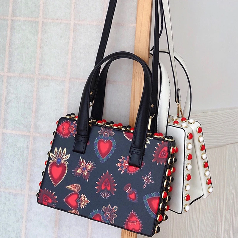 Fashion Rivet Graffiti Character Design Women's Handbag Color Printing Female Shoulder Crossbody Bags 2020 Purses And Handbags
Fashion Rivet Graffiti Character Design Women's Handbag Color Printing Female Shoulder Crossbody Bags 2020 Purses And Handbags