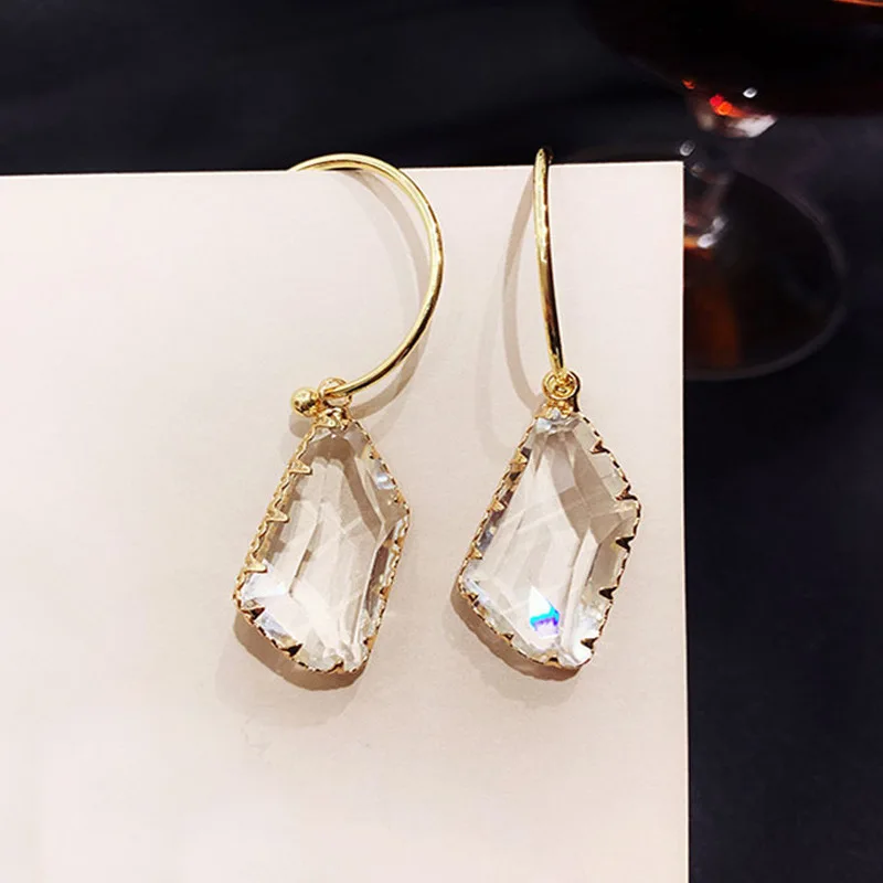 Korean New Design Fashion Jewelry White Transparent Crystal Earrings Luxury Simple Wedding Party Earrings for women
Korean New Design Fashion Jewelry White Transparent Crystal Earrings Luxury Simple Wedding Party Earrings for women