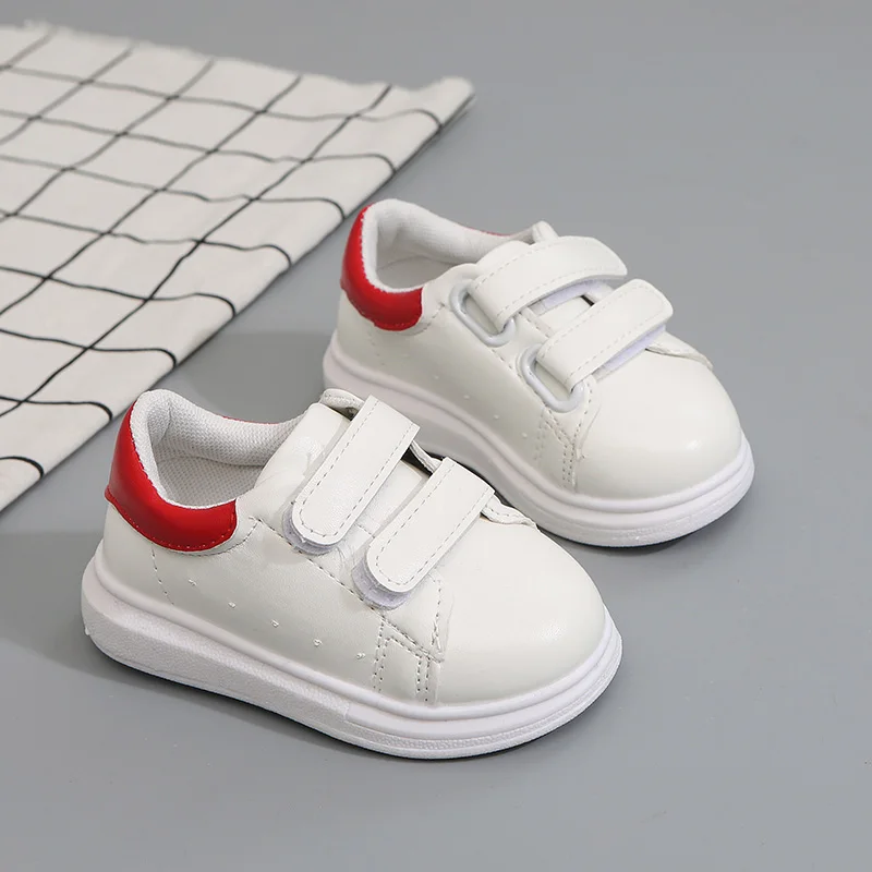 New autumn children's leisure boys and girls comfortable soft soles classic fashion small white sports shoes
New autumn children's leisure boys and girls comfortable soft soles classic fashion small white sports shoes