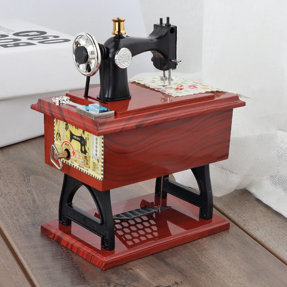 Sewing Machine Music Box Mini Vintage Retro Clock Gift Household Decoration Exquisite Gift to Family, Friends
Sewing Machine Music Box Mini Vintage Retro Clock Gift Household Decoration Exquisite Gift to Family, Friends