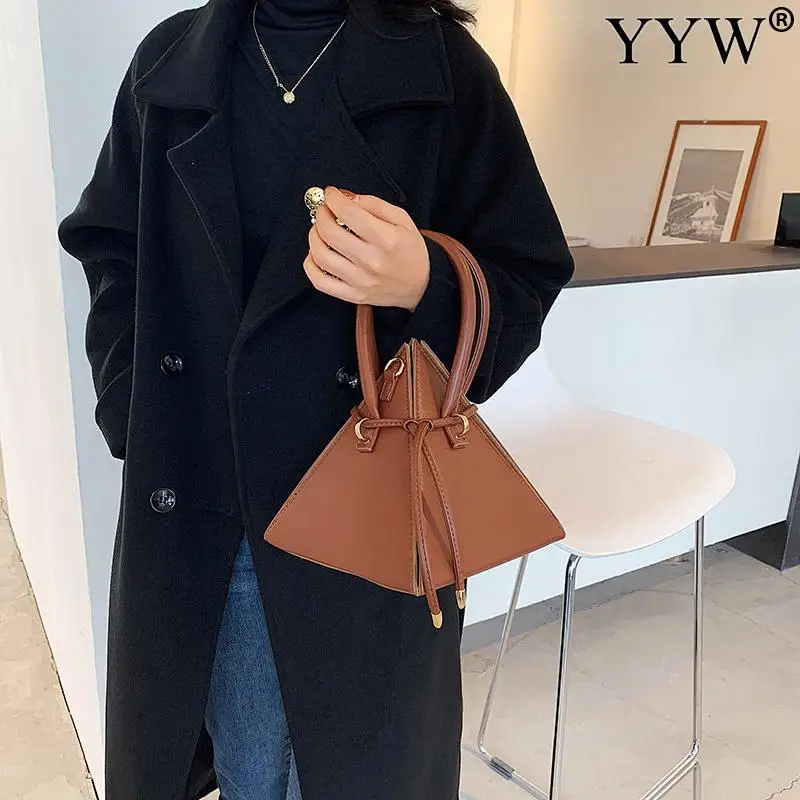 Trendy New Brand Women Handbag Shoulder Bag 2021 Triangle Design High Quality For Ladies Wedding Party Bag Handbag Shoulder Bag
Trendy New Brand Women Handbag Shoulder Bag 2021 Triangle Design High Quality For Ladies Wedding Party Bag Handbag Shoulder Bag
