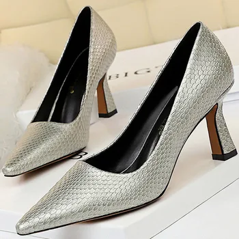 Women Shoes High Heels 2020 Hot Classic Pumps Ladies Shoes Party Wedding Shoes Woman Kitten Heels Free Shipping Plus Size 43
Women Shoes High Heels 2020 Hot Classic Pumps Ladies Shoes Party Wedding Shoes Woman Kitten Heels Free Shipping Plus Size 43
