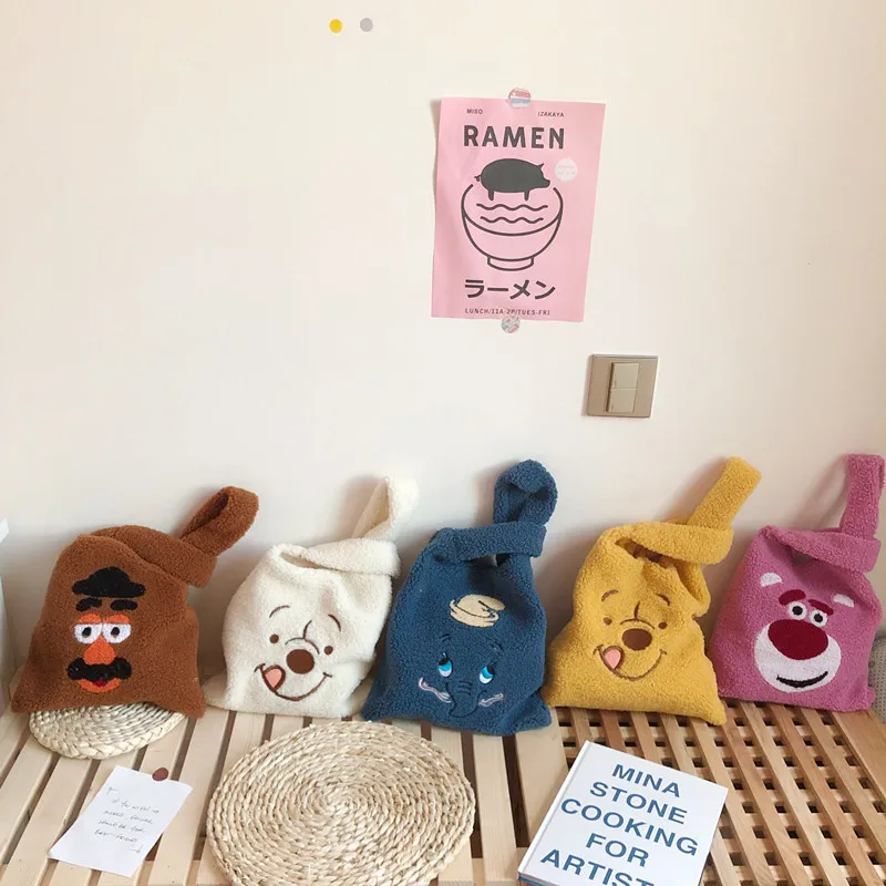 Autumn winter ins cartoon plush shoulder bag candy color cute handbag girl heart vest bag female
Autumn winter ins cartoon plush shoulder bag candy color cute handbag girl heart vest bag female