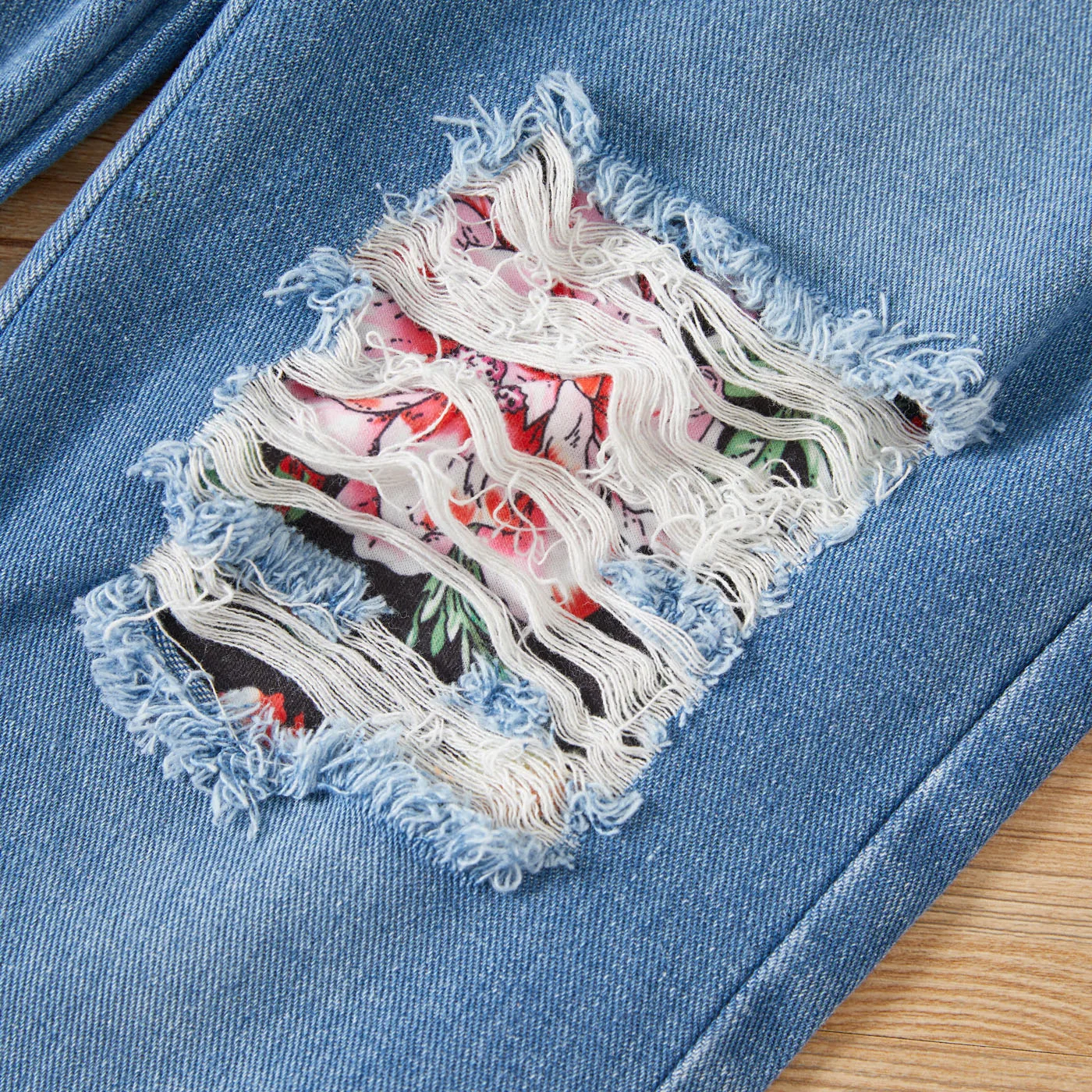 Patpat 2 peças criança menina floral impressão sino mangas peplum topo e rasgado calças jeans conjunto Patpat 2 peças criança menina floral impressão sino mangas peplum topo e rasgado calças jeans conjunto