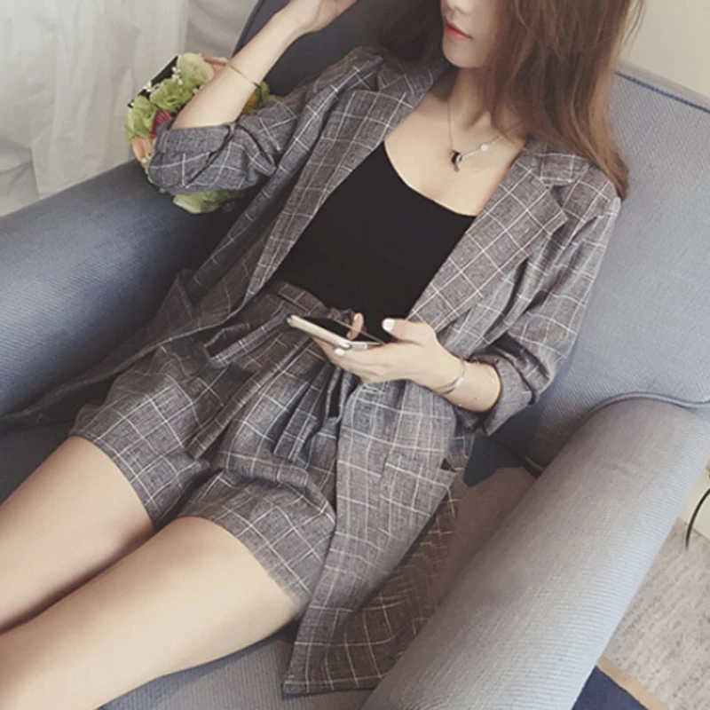 Black/Light Gray Blazer+Short Pants Suit Women Blazer+kurzer Hosenanzug Lattice Suit Regular Size Sommer Damen
Black/Light Gray Blazer+Short Pants Suit Women Blazer+kurzer Hosenanzug Lattice Suit Regular Size Sommer Damen