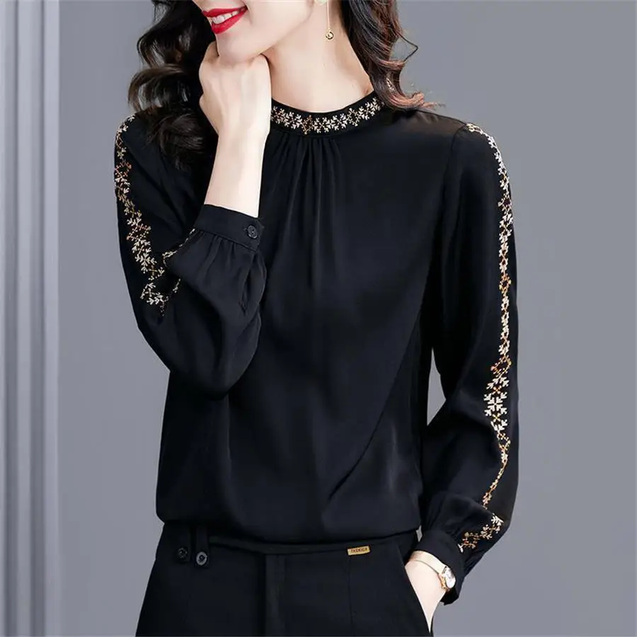 Autumn High-End Temperament Embroidery Imitation Silk Blouses Long Sleeve O-Neck Splice Loose Tops Blusas MM1251
Autumn High-End Temperament Embroidery Imitation Silk Blouses Long Sleeve O-Neck Splice Loose Tops Blusas MM1251