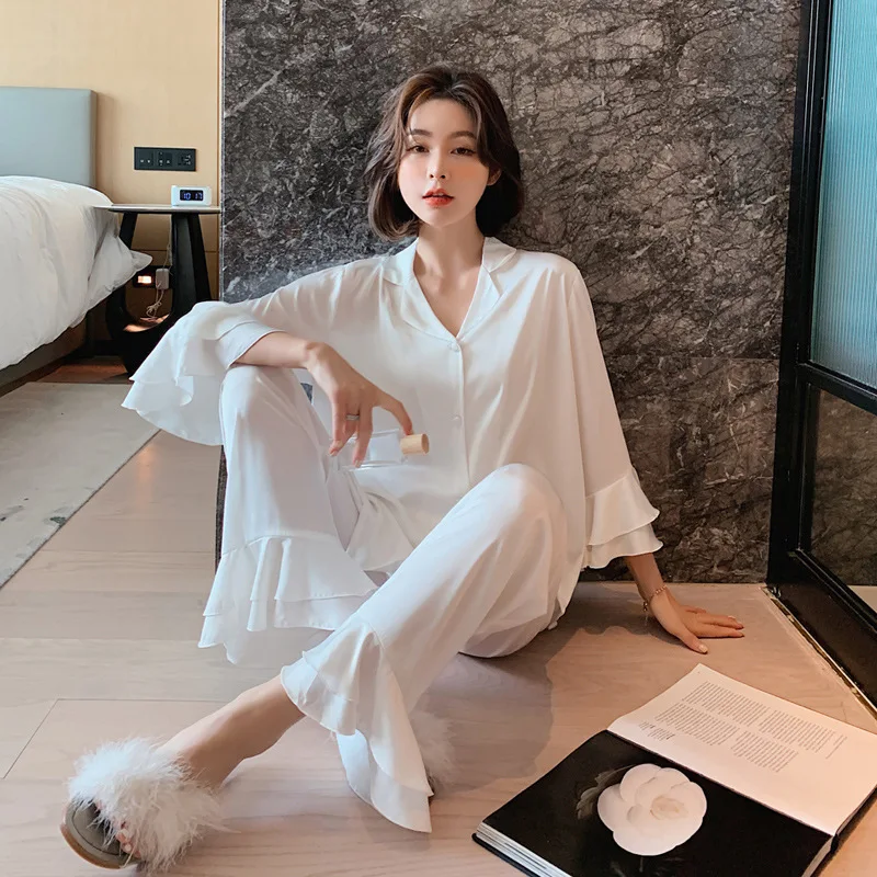 White Lady Sexy Notched 2PCS Set Pajamas Rayon Pyjamas Sweet Ruffles Sleepwear Bride Wedding Nightwear Spring Autumn Home Wear
White Lady Sexy Notched 2PCS Set Pajamas Rayon Pyjamas Sweet Ruffles Sleepwear Bride Wedding Nightwear Spring Autumn Home Wear