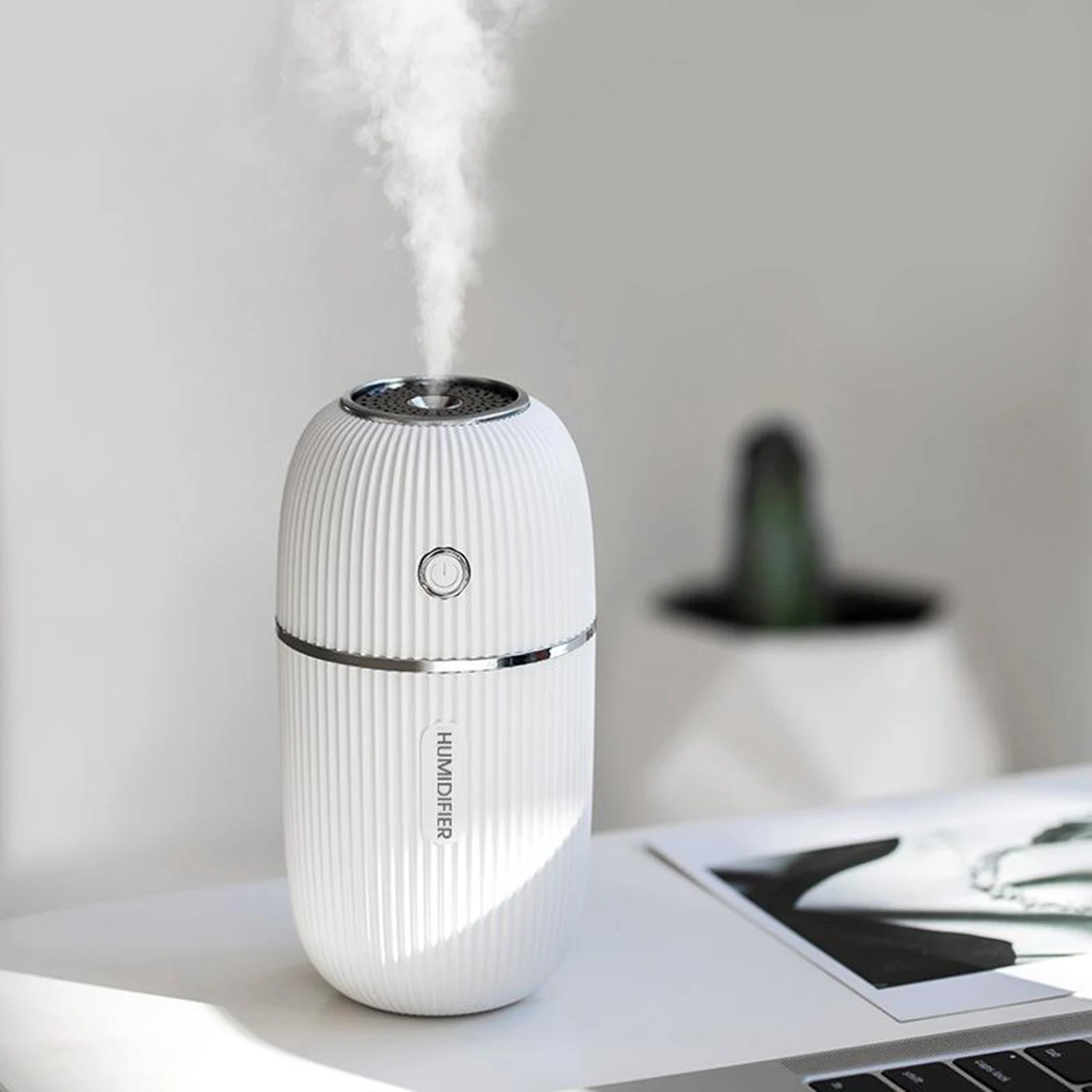 300ml Mini Humidifier Portable Air Purifier Cool Mist Sprayer Essential Oil Aroma Diffuser for Home Car with Colorful Light
300ml Mini Humidifier Portable Air Purifier Cool Mist Sprayer Essential Oil Aroma Diffuser for Home Car with Colorful Light