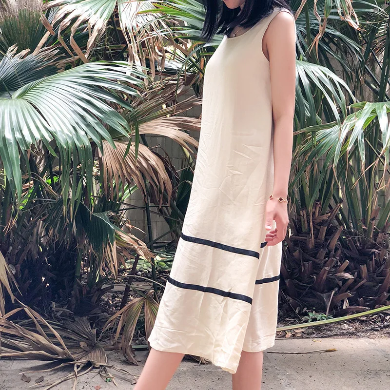 Dress New Style Summer Solid Color Long Skirt Loose And Plus-sized Sleeveless Black And White Spliced Dress
Dress New Style Summer Solid Color Long Skirt Loose And Plus-sized Sleeveless Black And White Spliced Dress