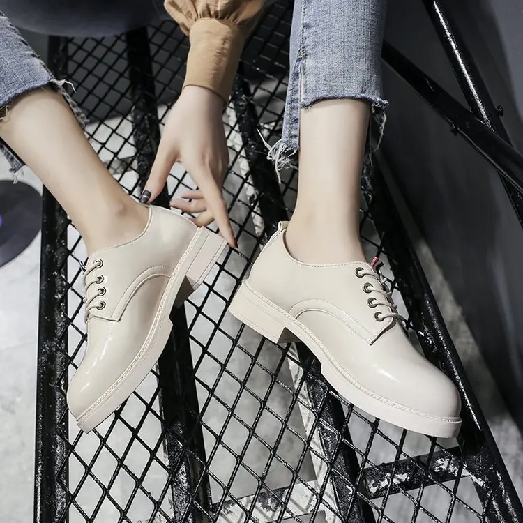 2019 autumn new flat shoes women fashion simple solid color rough heel comfortable casual shoes
2019 autumn new flat shoes women fashion simple solid color rough heel comfortable casual shoes